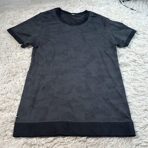 Lululemon Swiftly Breathe Short Sleeve Camo Vented Camo Black / Asphalt Grey - Picture 1 of 4